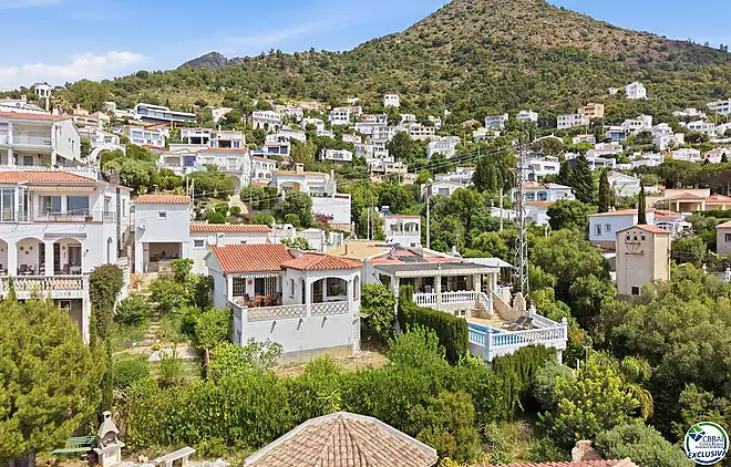 VIL•LA INDEPENDENT AMB VISTES AL MAR, LLICÈNCIA TURÍSTICA I UN JARDÍ AMB ARBRES FRUITERS