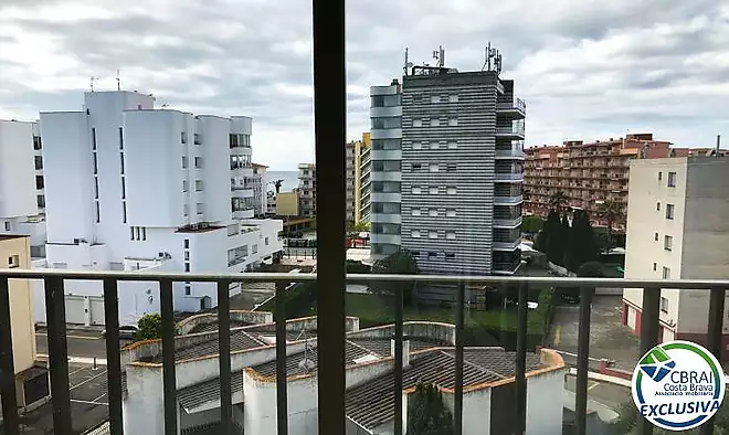&Agrave;tic amb &agrave;mplia terrassa en venda a Santa Margarita, Roses