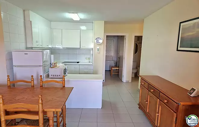Apartament de 2 habitacions dobles, ubicat a la bonica zona del Port Pesquer de Roses.