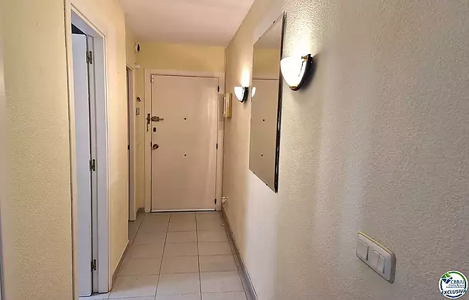 Apartament de 2 habitacions dobles, ubicat a la bonica zona del Port Pesquer de Roses.