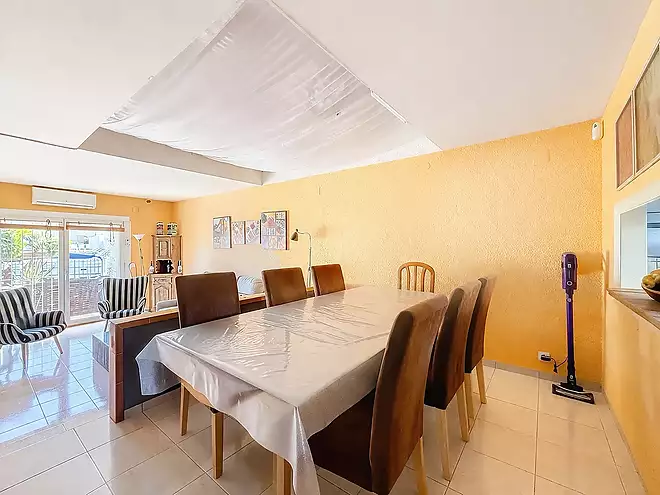 House with tourist license, 4 bedrooms and an 8m mooring.