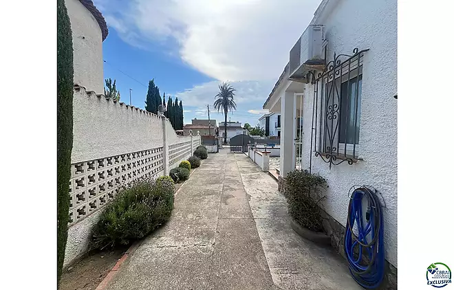 Casa de planta baixa per reformar a Peni, amb garatge, possibilitat de piscina i orientaci&oacute; sud-oest