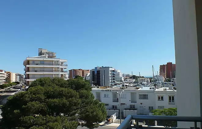 Apartament lluminós amb llicència turística i pàrquing a 700 m de la platja