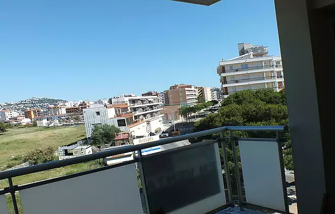 Apartament llumin&oacute;s amb llic&egrave;ncia tur&iacute;stica i p&agrave;rquing a 700 m de la platja