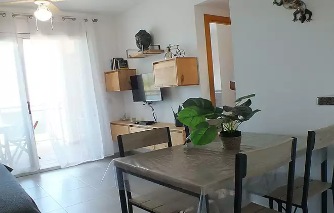 Apartament llumin&oacute;s amb llic&egrave;ncia tur&iacute;stica i p&agrave;rquing a 700 m de la platja