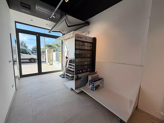 En venda &ndash; Local comercial renovat a Empuriabrava, ideal per a inversi&oacute; o activitat professional