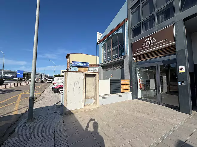 En venda – Local comercial renovat a Empuriabrava, ideal per a inversió o activitat professional