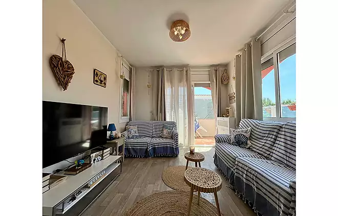 Acollidor apartament de 85 m&sup2; amb un ampli balc&oacute; a 250m de la platja a Empuriabrava.