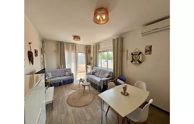 Acollidor apartament de 85 m² amb un ampli balcó a 250m de la platja a Empuriabrava.