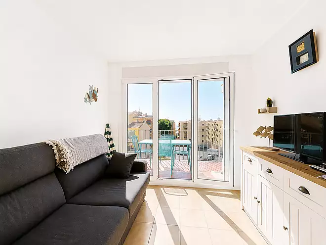 Apartament a l&rsquo;&uacute;ltim pis amb terrassa al terrat i vistes al mar a Empuriabrava