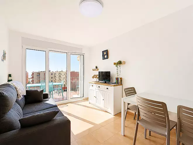 Apartament a l&rsquo;&uacute;ltim pis amb terrassa al terrat i vistes al mar a Empuriabrava