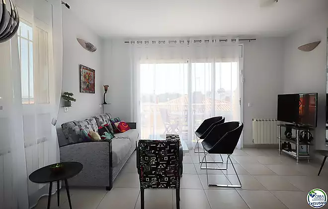 A nom&eacute;s 300 metres del mar: llar amb encant a La Farella