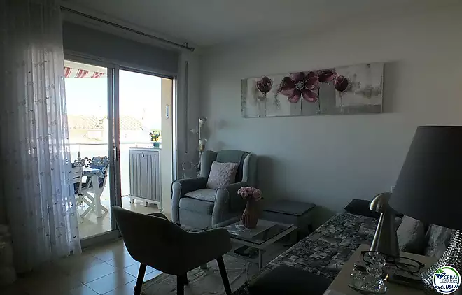 Bonic apartament amb p&agrave;rquing privat