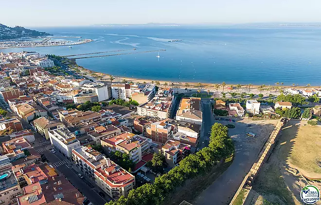 Apartament al centre de la ciutat, a nom&eacute;s 250 metres de la platja.