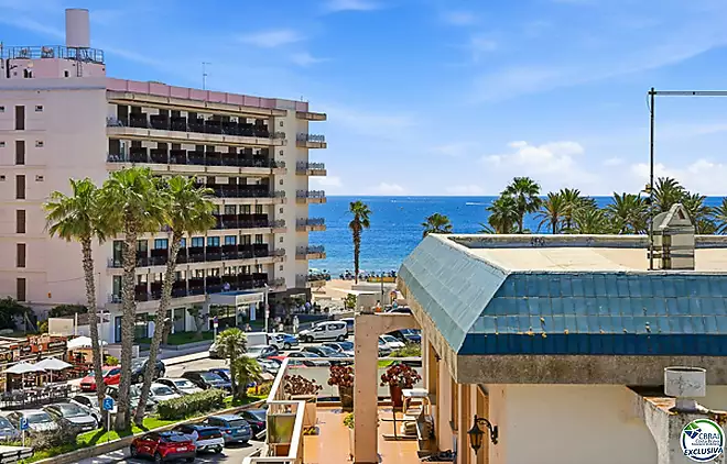 A 150 metres de la platja amb vistes al mar LLIC&Eacute;NCIA TUR&Iacute;STICA