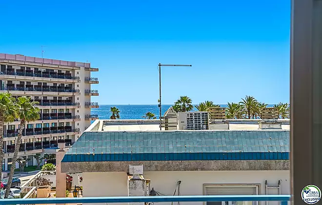 A 150 metres de la platja amb vistes al mar LLIC&Eacute;NCIA TUR&Iacute;STICA
