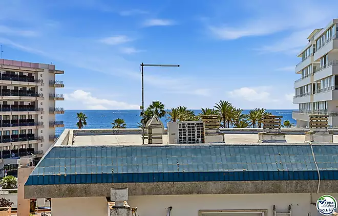 A 150 metres de la platja amb vistes al mar LLIC&Eacute;NCIA TUR&Iacute;STICA
