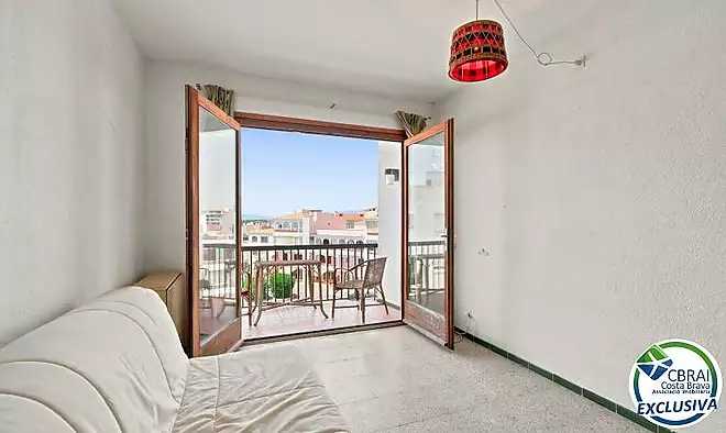ROYAL MARINE Apartament d&rsquo;1 dormitori amb terrassa per reformar i amb gran potencial