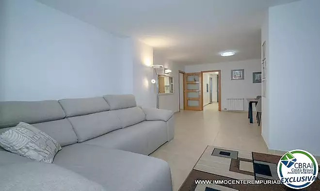 Impressionant apartament de tres dormitoris davant de la platja