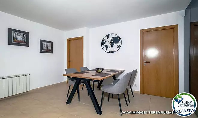 Impressionant apartament de tres dormitoris davant de la platja