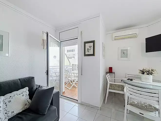 Apartament amb terrassa al Club N&agrave;utic d'Empuriabrava