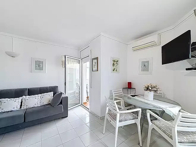 Apartament amb terrassa al Club N&agrave;utic d'Empuriabrava