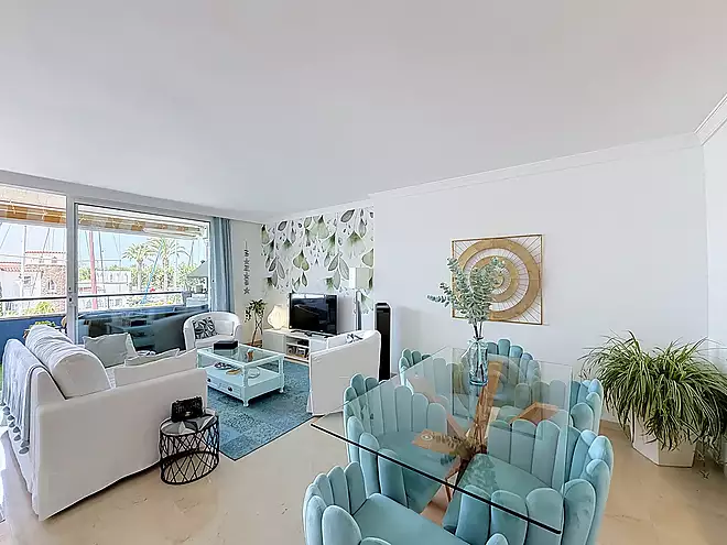 Magn&iacute;fic apartament amb vistes al canal, 2 habitacions, piscina i p&agrave;rquing