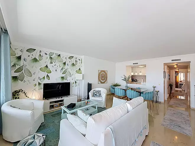 Magn&iacute;fic apartament amb vistes al canal, 2 habitacions, piscina i p&agrave;rquing