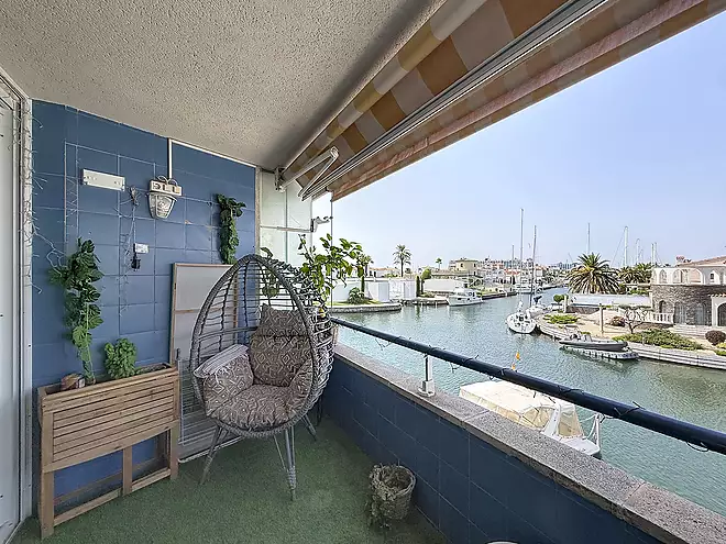 Magn&iacute;fic apartament amb vistes al canal, 2 habitacions, piscina i p&agrave;rquing