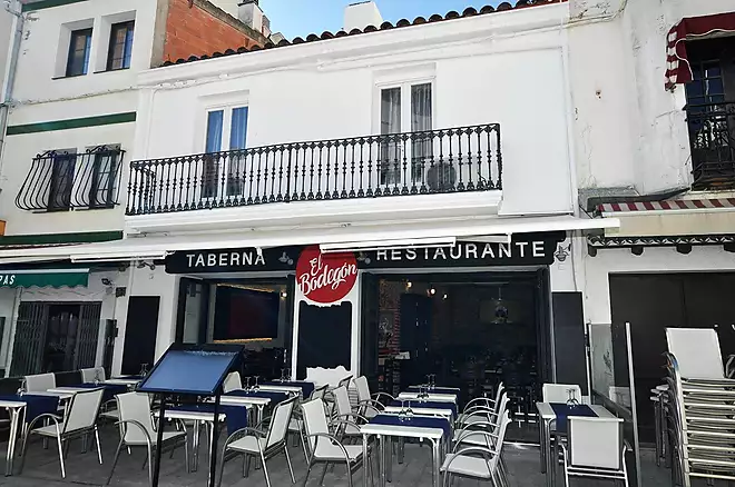 Local Restaurante en el centro de Roses