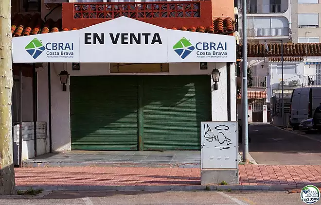 LOCAL COMERCIAL EN ZONA MOLT CÈNTRICA