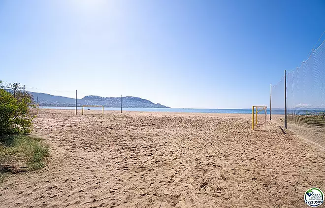 Apartamento reformado en Roses, a solo 30 metros de la playa
