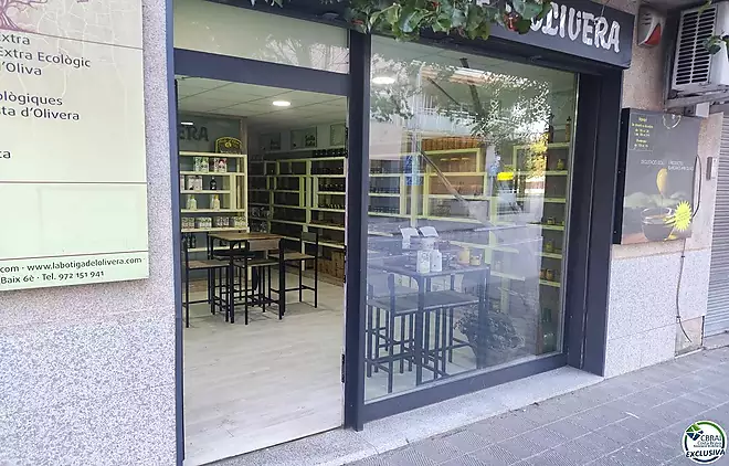 Oportunitat de local comercial a prop del mercat de Roses.