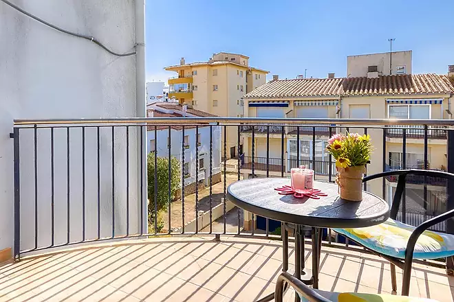 Bonic apartament a només 100 metres del mar a la zona de Salata