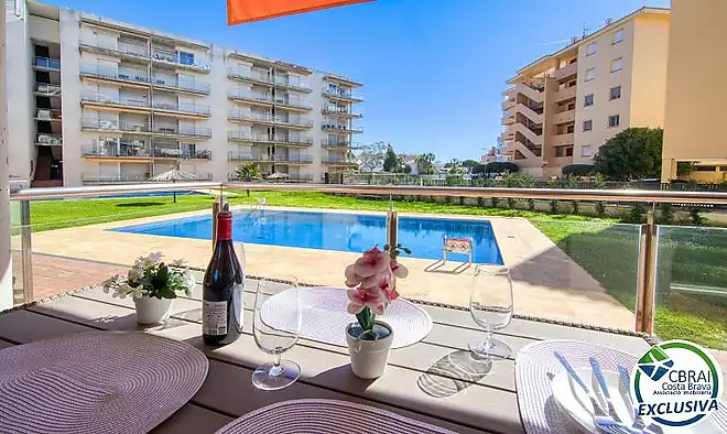 Modern ground-floor apartment with terrace and pool in Santa Margarita