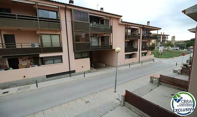 OLIVERA PALAU Plaça d’aparcament segura per a cotxe petit, motos, motos d’aigua i bicicletes