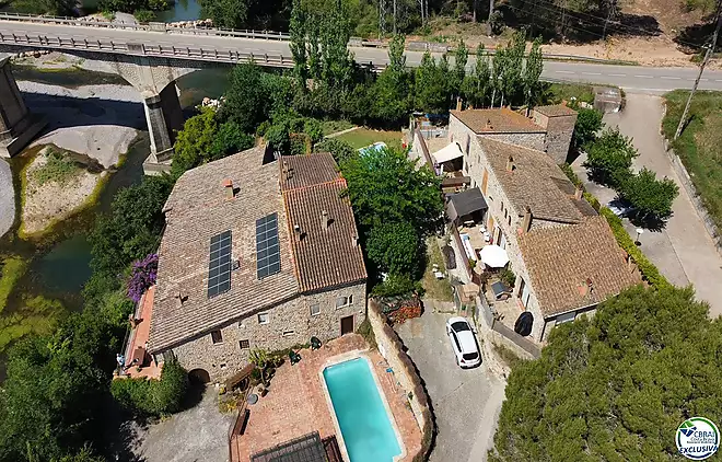 Conjunt patrimonial rural amb 7 habitatges a la vora del riu Fluvià — Alt Empordà
