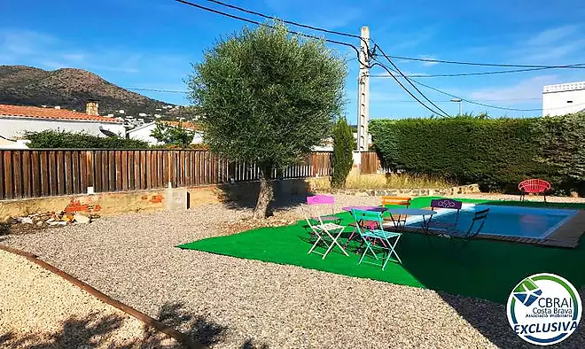 House with spacious garden and pool  for sale in Mas Bosc&agrave; Roses