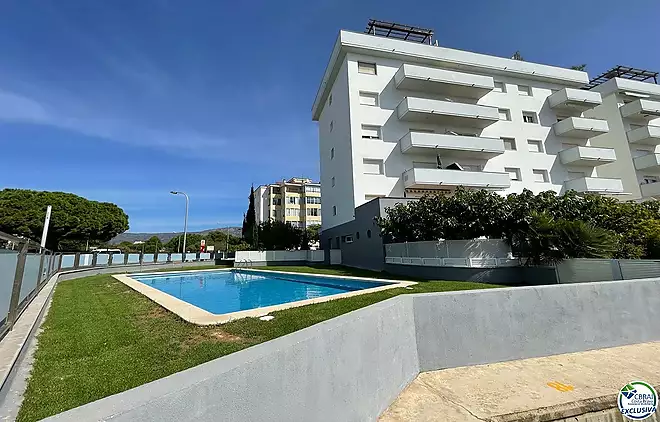 Pis de 3 habitacions amb piscina i aparcament privat a Santa Margarida, Roses
