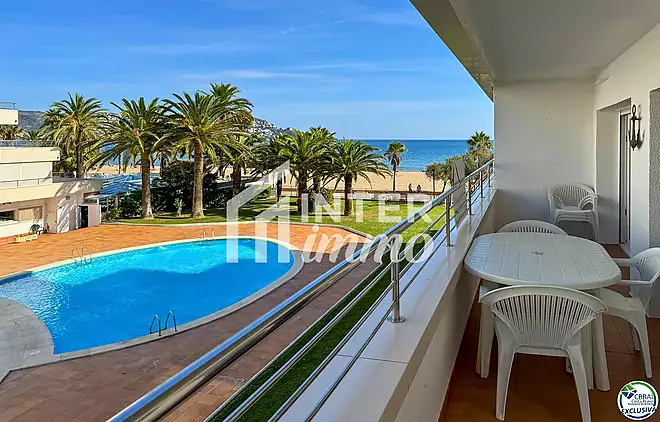 Apartament en venda a Santa Margarida, Roses | Vistes al mar, piscina i terrassa davant del passeig marítim