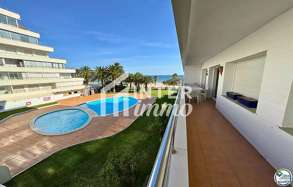 Apartament en venda a Santa Margarida, Roses | Vistes al mar, piscina i terrassa davant del passeig  - foto 5 de 38