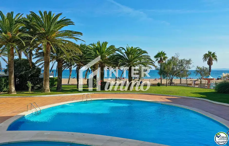 Apartament en venda a Santa Margarida, Roses | Vistes al mar, piscina i terrassa davant del passeig  - foto 7 de 38