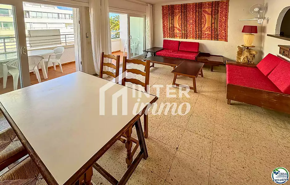 Apartament en venda a Santa Margarida, Roses | Vistes al mar, piscina i terrassa davant del passeig  - foto 13 de 38
