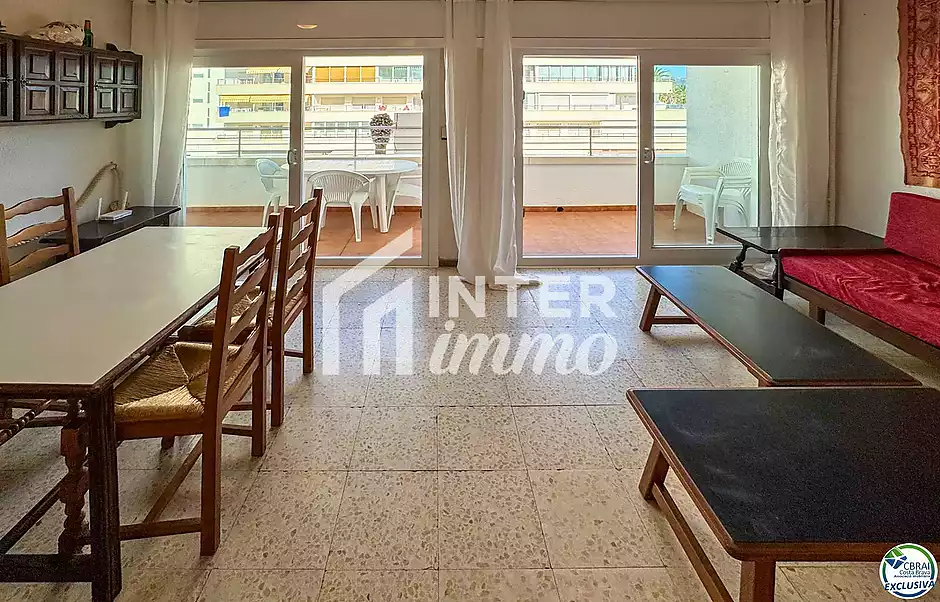 Apartament en venda a Santa Margarida, Roses | Vistes al mar, piscina i terrassa davant del passeig  - foto 15 de 38