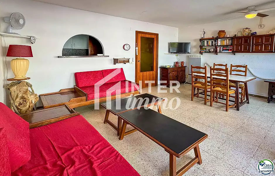 Apartament en venda a Santa Margarida, Roses | Vistes al mar, piscina i terrassa davant del passeig  - foto 16 de 38