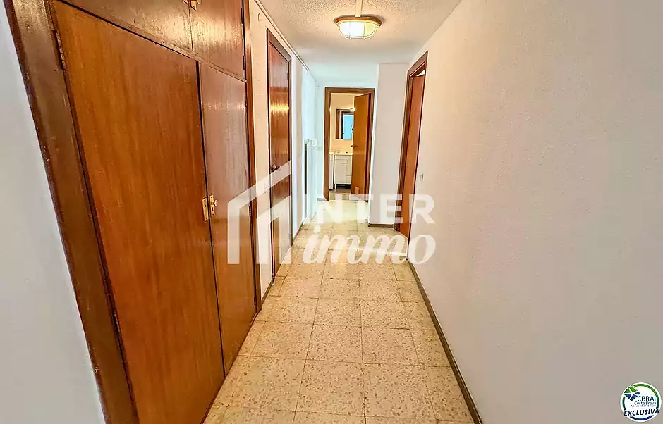 Apartament en venda a Santa Margarida, Roses | Vistes al mar, piscina i terrassa davant del passeig  - foto 19 de 38