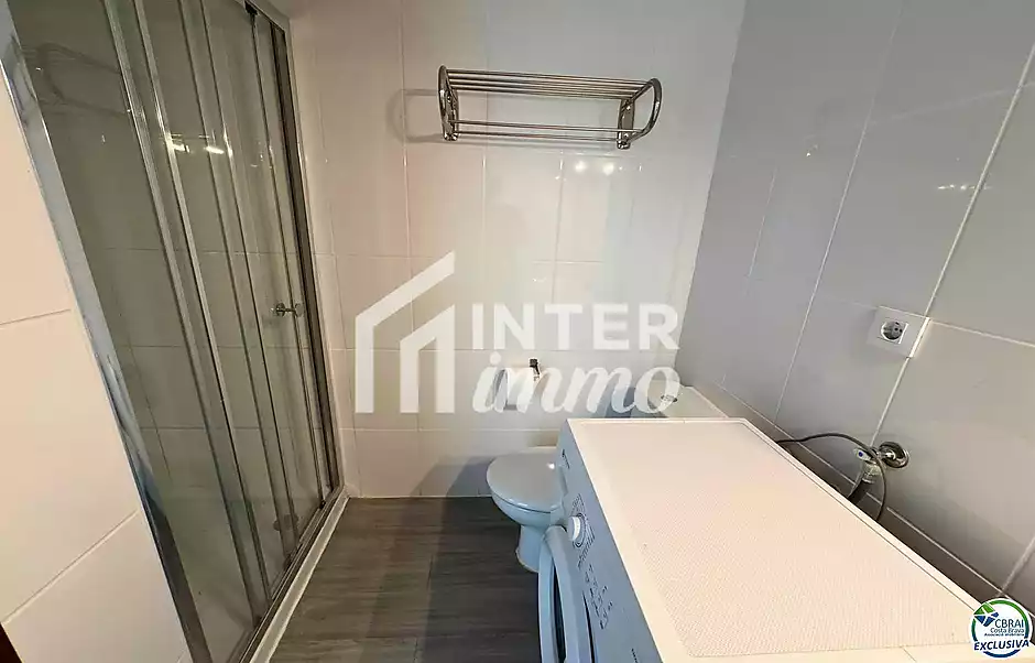 Apartament en venda a Santa Margarida, Roses | Vistes al mar, piscina i terrassa davant del passeig  - foto 26 de 38