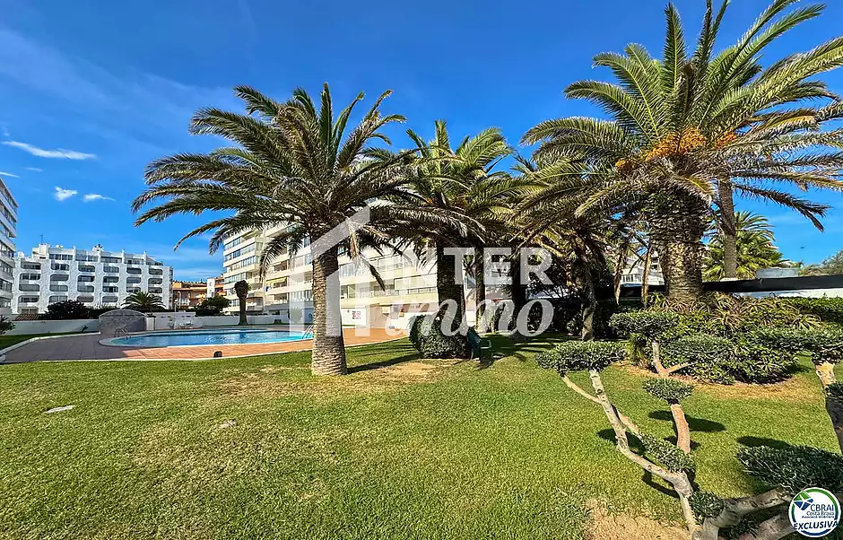 Apartament en venda a Santa Margarida, Roses | Vistes al mar, piscina i terrassa davant del passeig  - foto 30 de 38