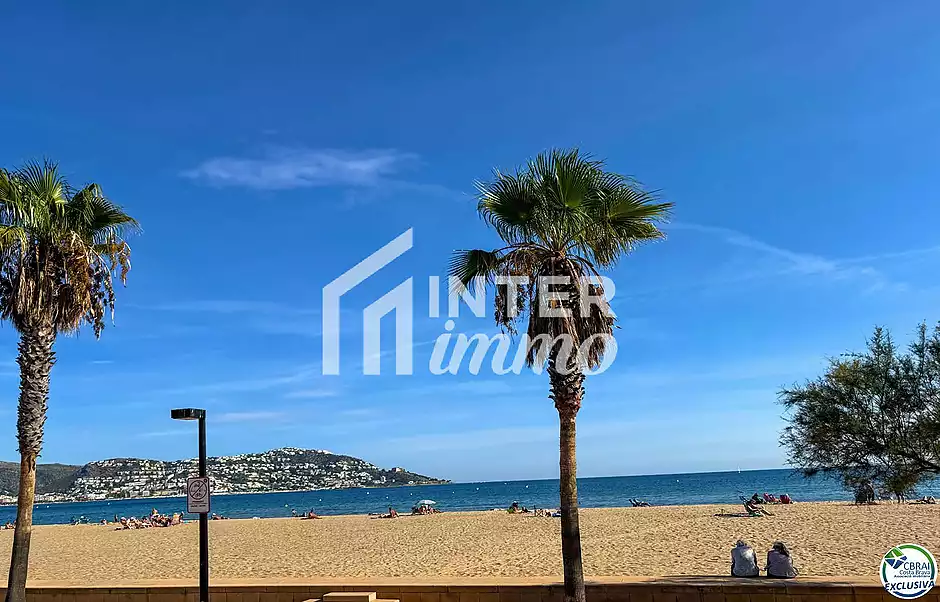 Apartament en venda a Santa Margarida, Roses | Vistes al mar, piscina i terrassa davant del passeig  - foto 32 de 38