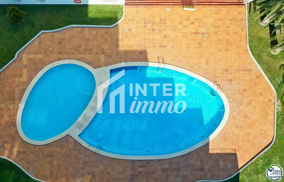 Apartament en venda a Santa Margarida, Roses | Vistes al mar, piscina i terrassa davant del passeig  - foto 33 de 38